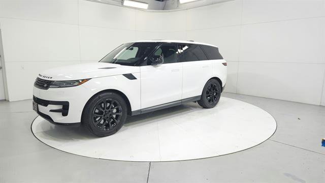 Used 2025 Land Rover Range Rover Sport SE image 3