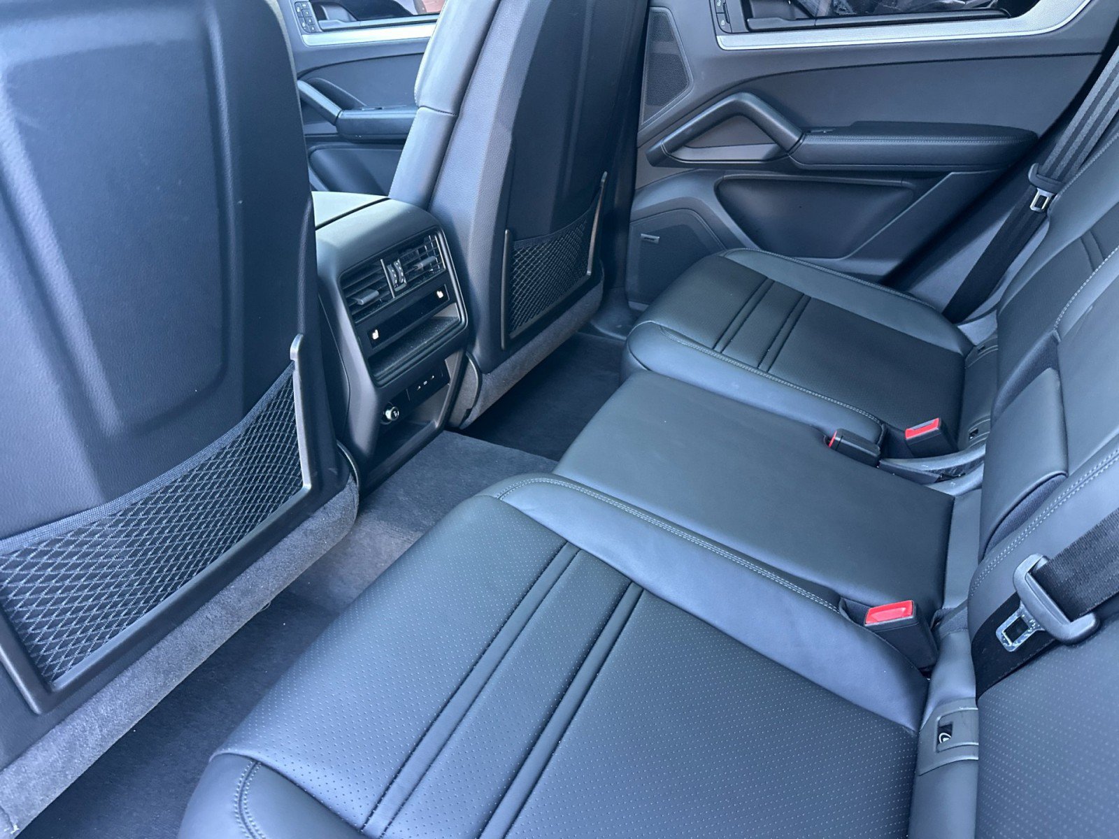 Certified 2025 Porsche Cayenne Coupe AWD/4WD image 12
