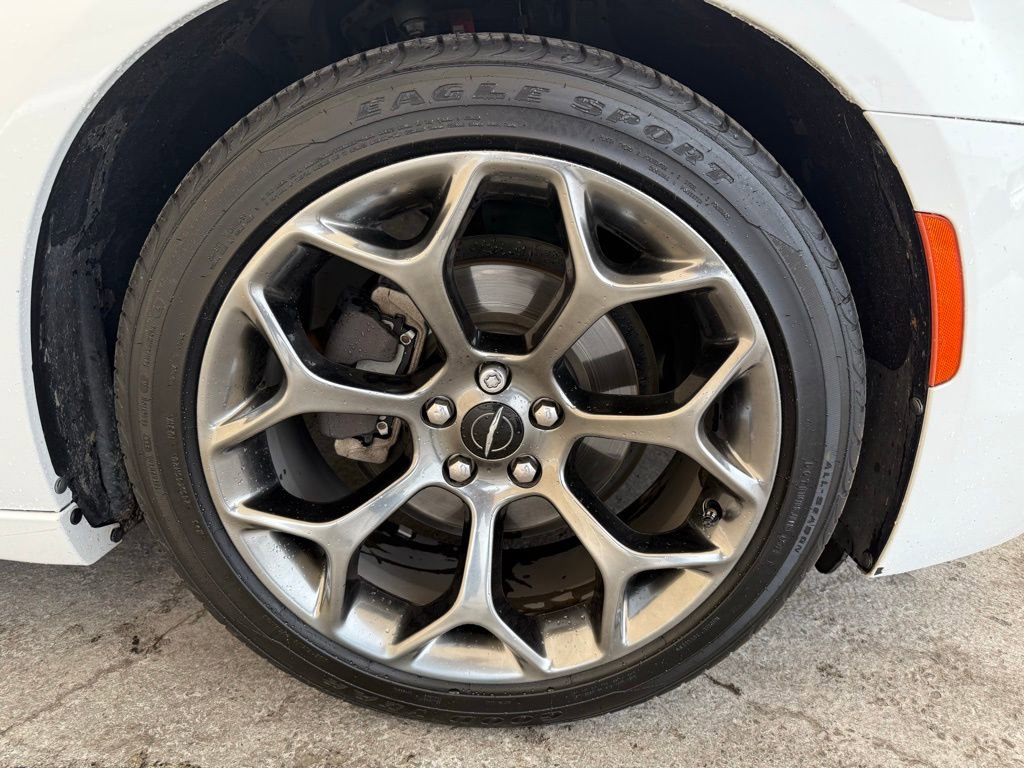 Used 2019 Chrysler 300 Limited image 11