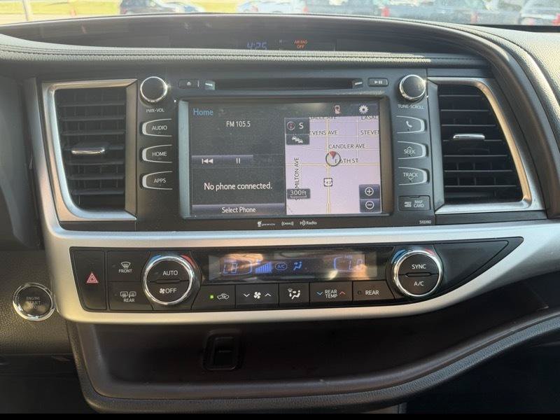 Used 2019 Toyota Highlander XLE FWD image 21