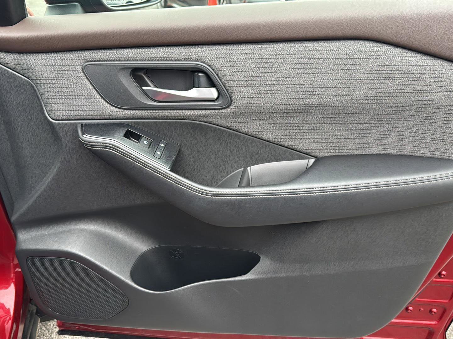 Used 2021 Nissan Rogue SV image 33