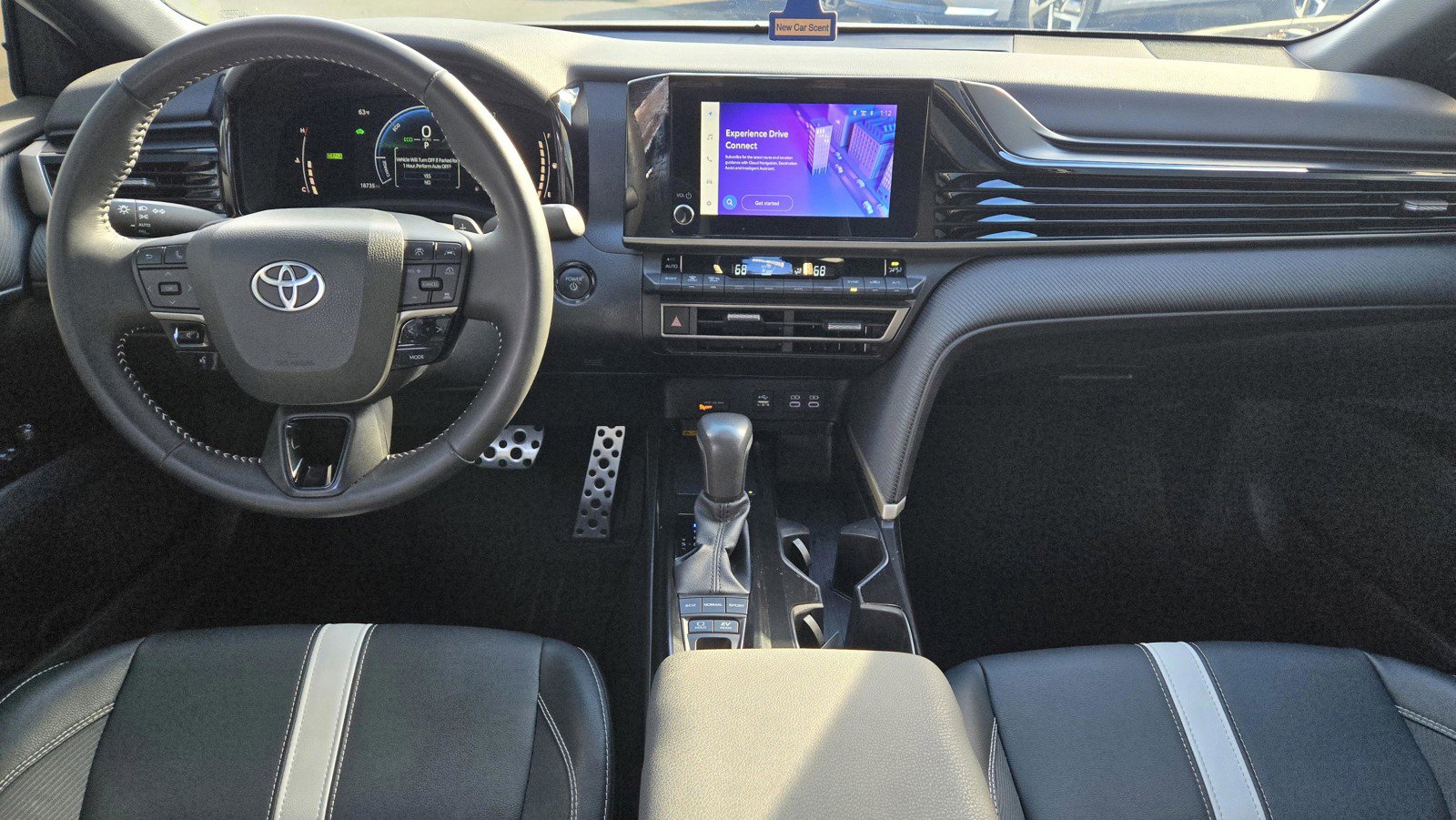 Used 2025 Toyota Camry SE image 14