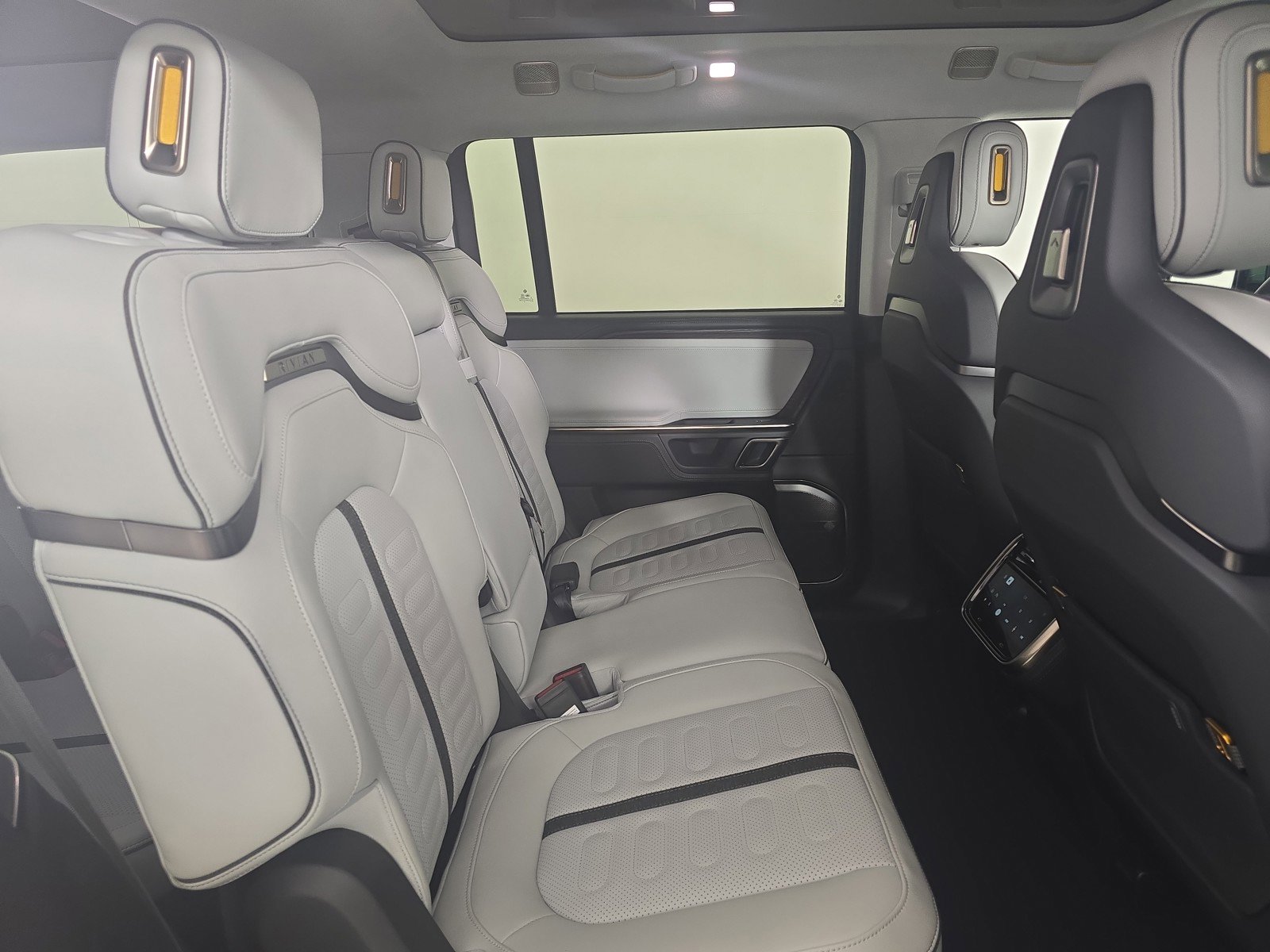 Used 2024 Rivian R1S Adventure AWD/4WD image 23