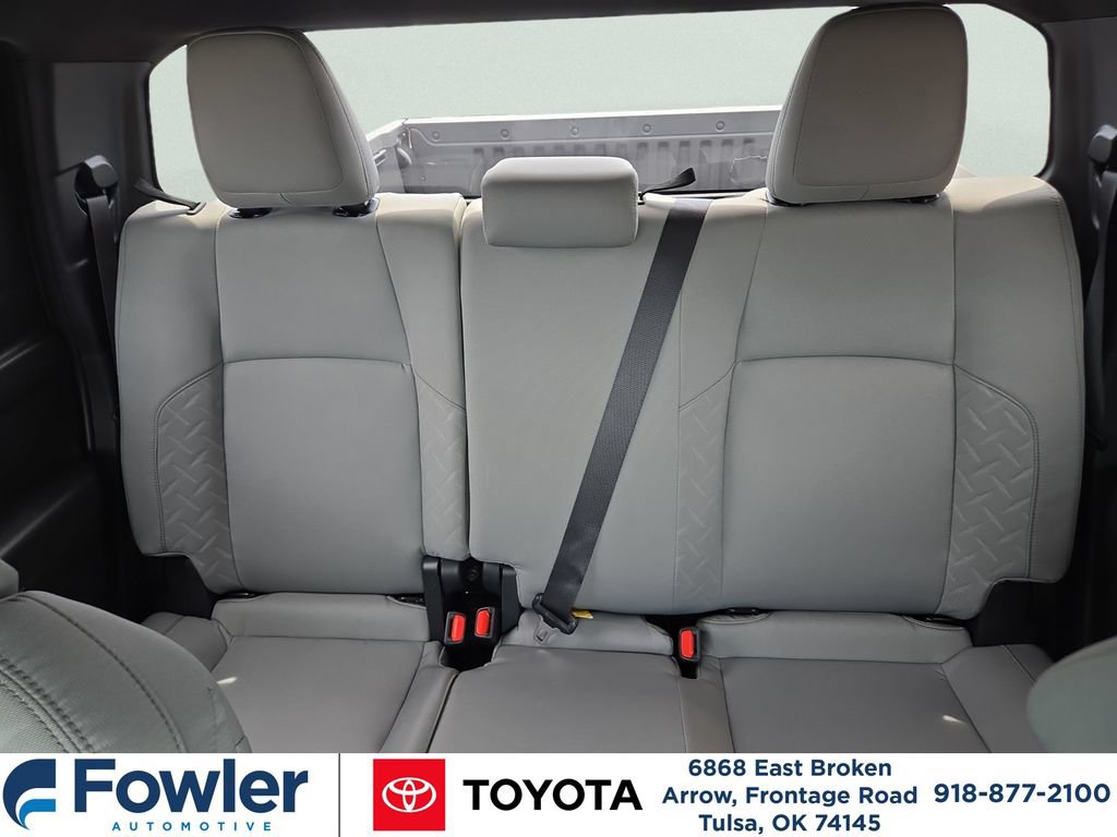 Certified 2025 Toyota Tacoma SR5 AWD/4WD image 25