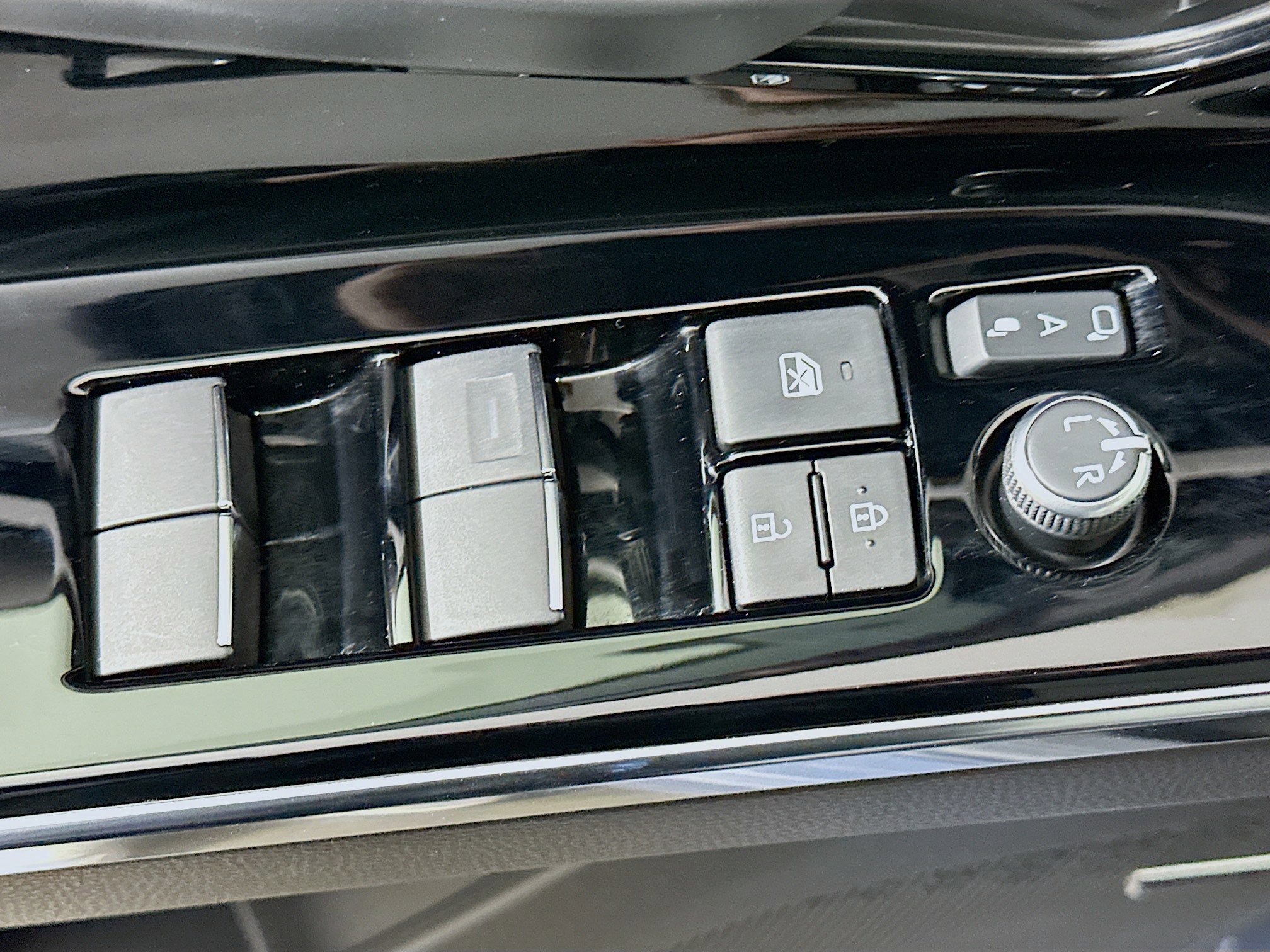 Used 2023 Subaru Solterra Limited image 15