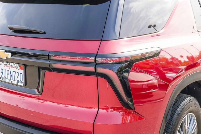 Used 2025 Chevrolet Traverse LT image 8