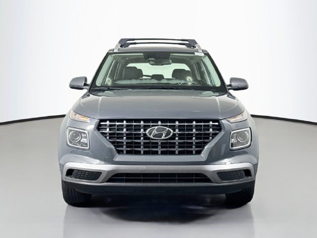 Used 2024 Hyundai Venue SEL FWD image 2