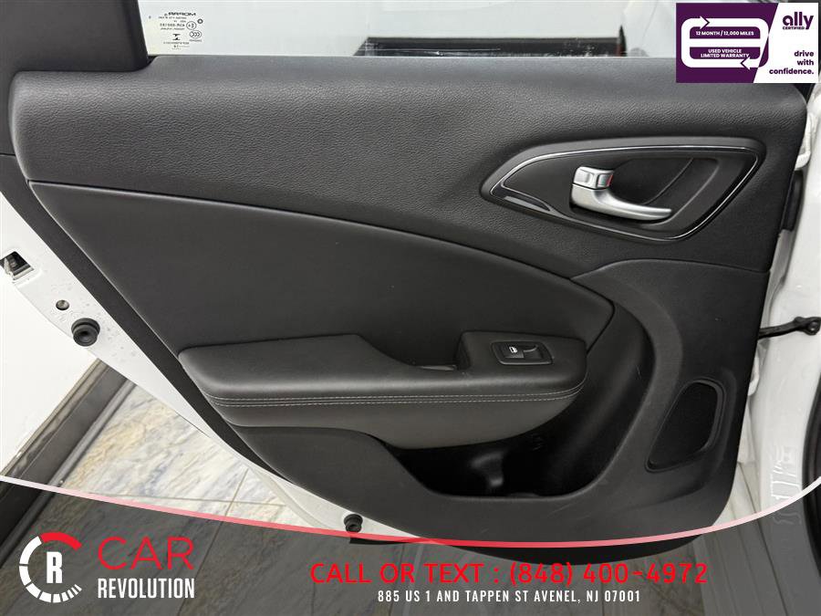 Used 2015 Chrysler 200 S w/ Navigation & Sound Group I FWD image 29