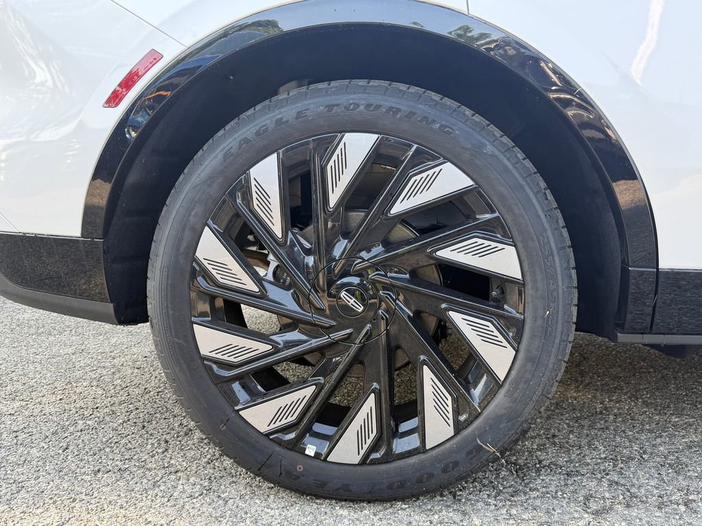New 2026 Lincoln Nautilus Reserve w/ Jet Appearance Package AWD/4WD image 8