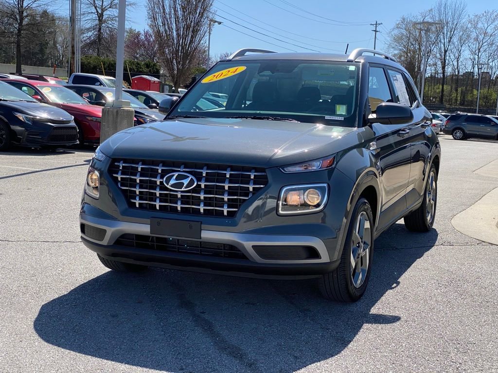 Used 2024 Hyundai Venue SEL image 3