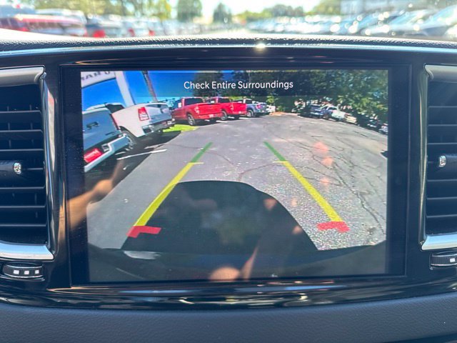 Used 2023 Chrysler Pacifica Touring-L FWD image 22