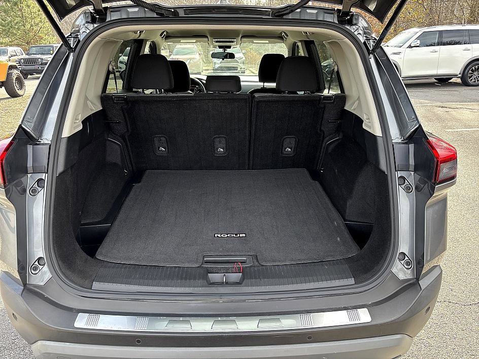 Certified 2023 Nissan Rogue SV image 14