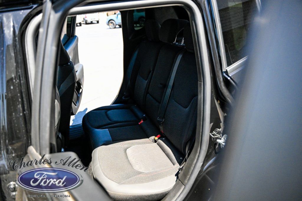 Used 2022 Jeep Renegade Trailhawk image 12