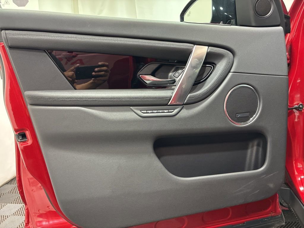 Used 2025 Land Rover Discovery Sport S image 23
