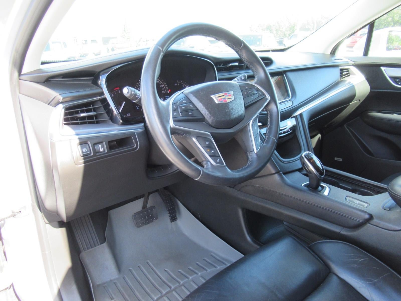 Used 2017 Cadillac XT5 Luxury w/ Driver Awareness Package FWD image 18