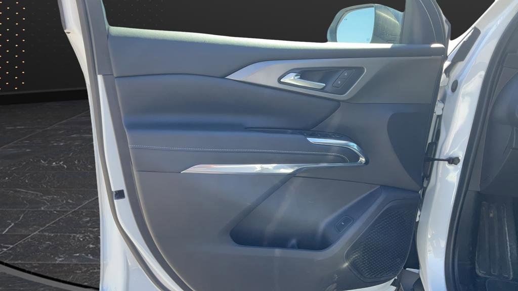 Used 2025 Chevrolet Traverse LT image 29