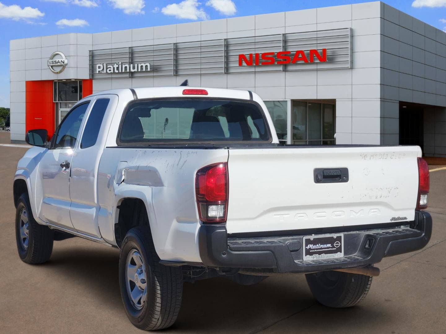 Used 2018 Toyota Tacoma SR image 5