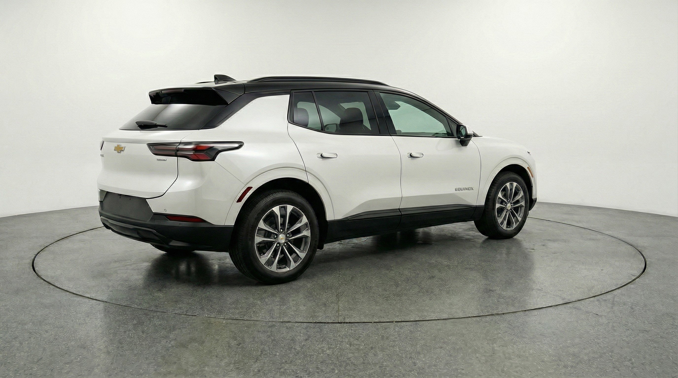Used 2025 Chevrolet Equinox LT FWD image 9