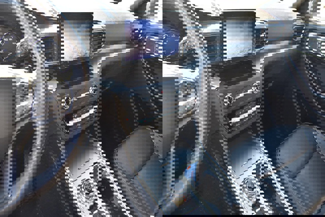 Used 2020 Ford Explorer XLT w/ Equipment Group 202A image 10