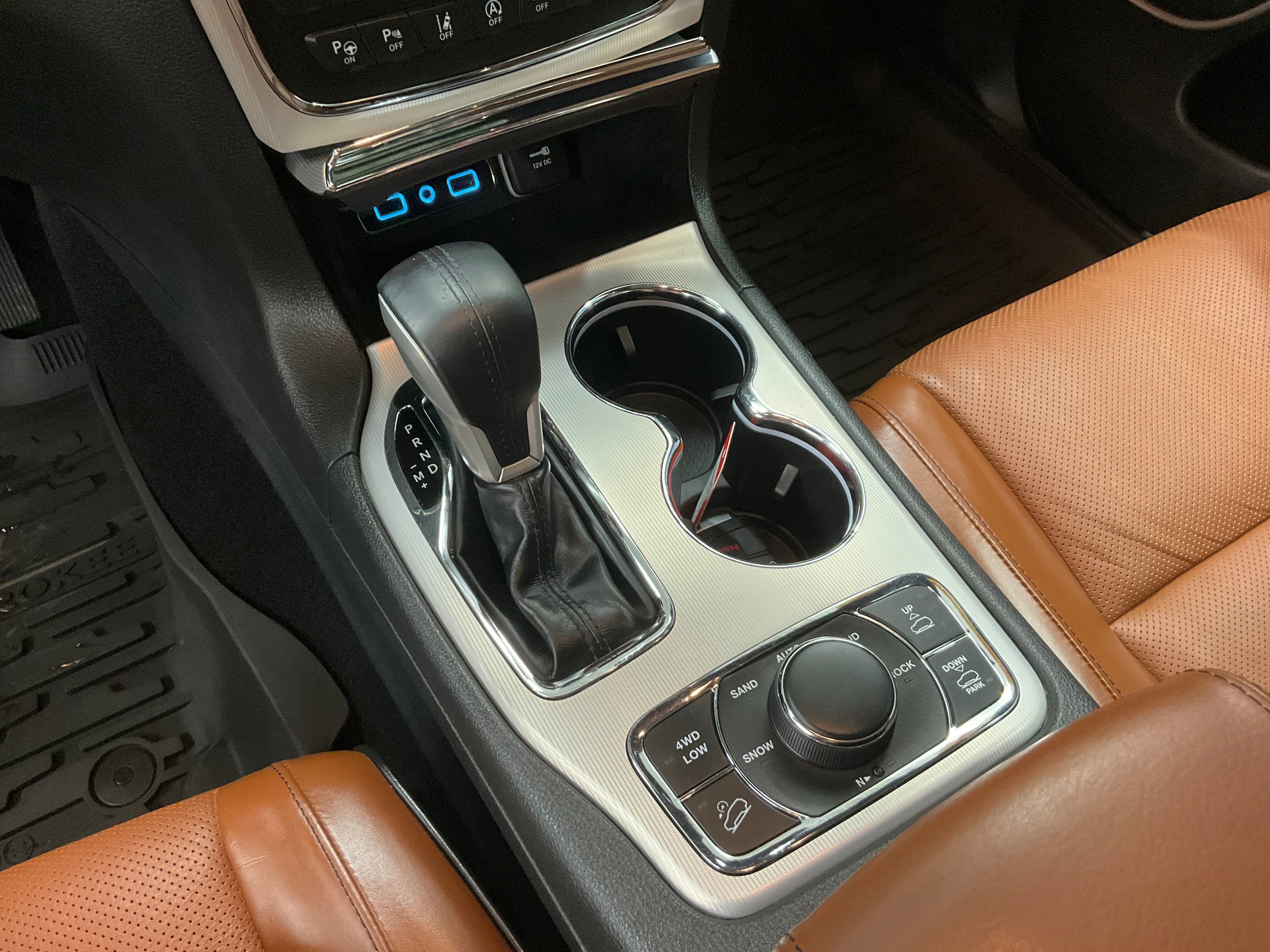 Used 2018 Jeep Grand Cherokee Summit AWD/4WD image 16