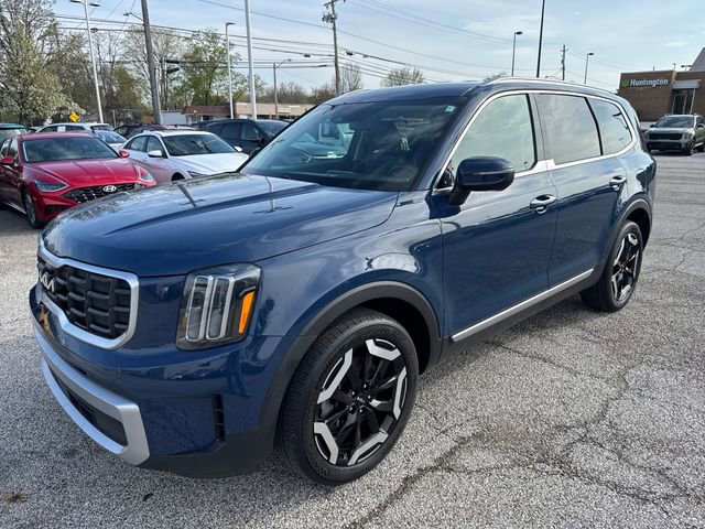 Certified 2023 Kia Telluride S image 3