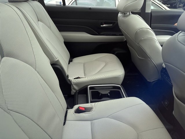 Used 2025 Toyota Grand Highlander AWD image 9