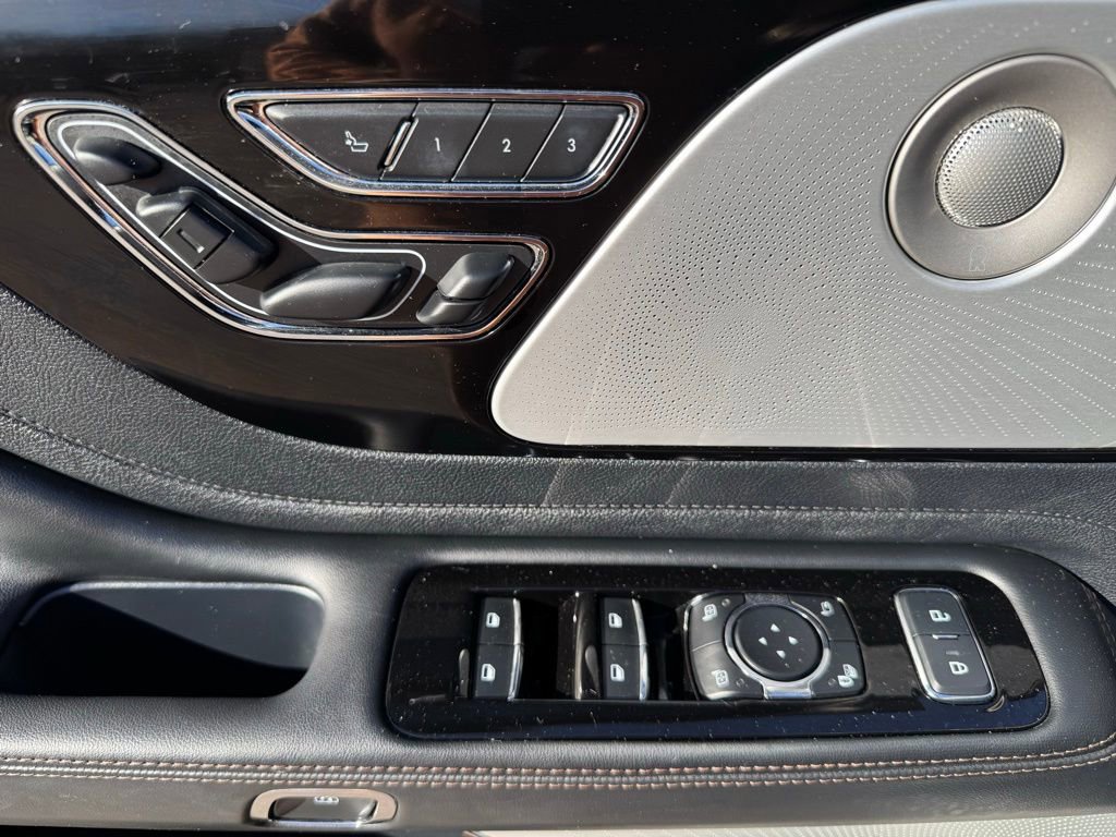 Used 2025 Lincoln Aviator Reserve w/ Equipment Group 201A image 14