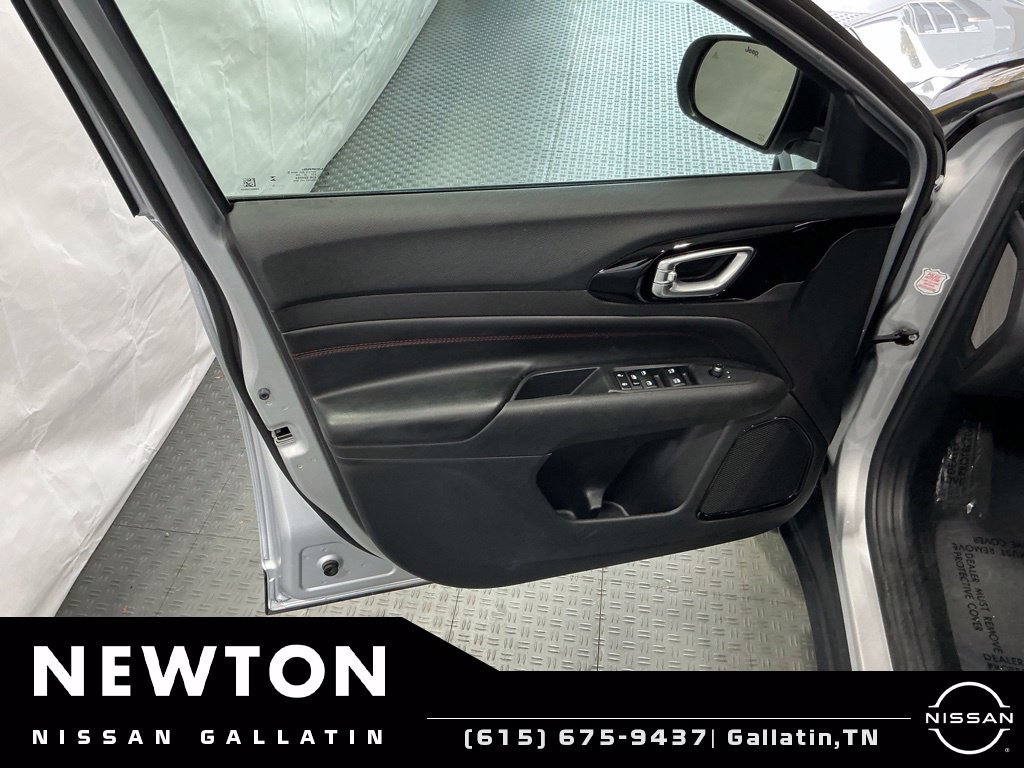 Used 2025 Jeep Compass Trailhawk AWD/4WD image 41