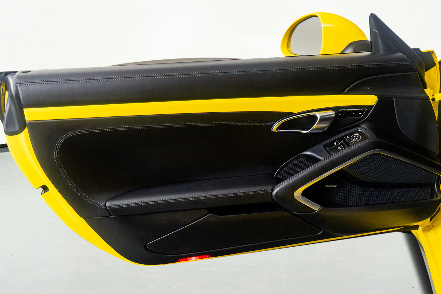 Used 2015 Porsche 911 Turbo w/ Sport Chrono Package image 33