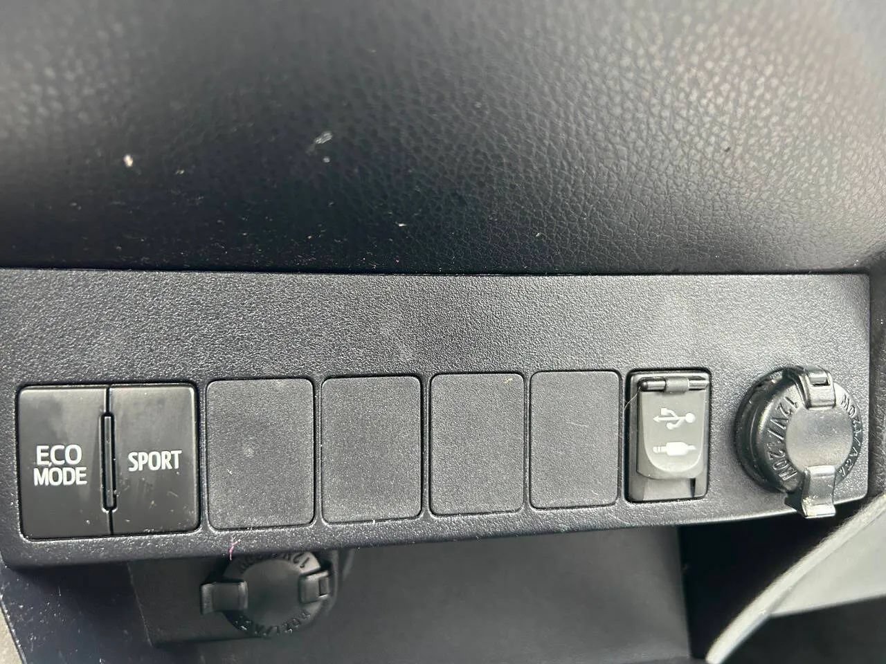 Used 2014 Toyota RAV4 XLE FWD image 22