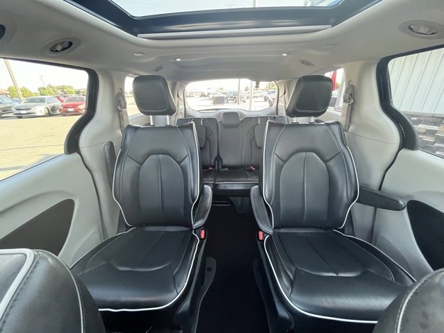 Used 2023 Chrysler Pacifica Limited image 30