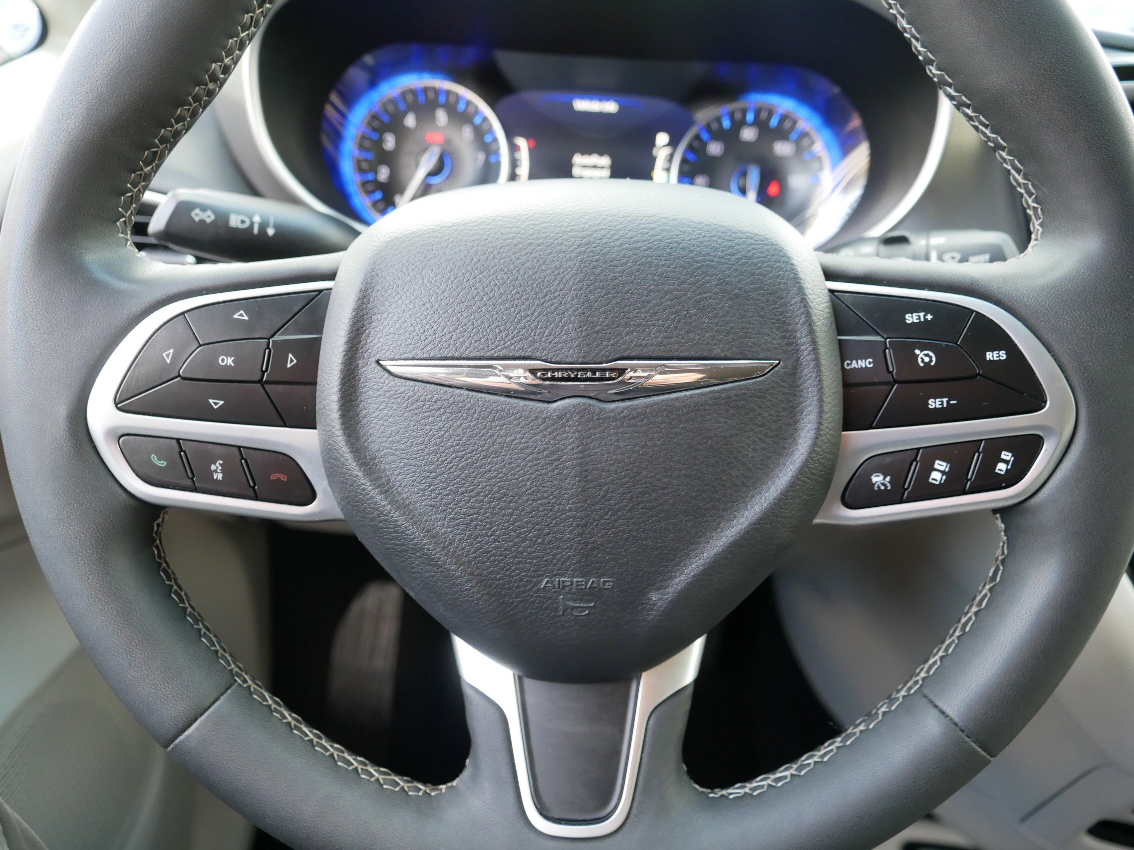 Used 2023 Chrysler Pacifica Touring-L FWD image 25