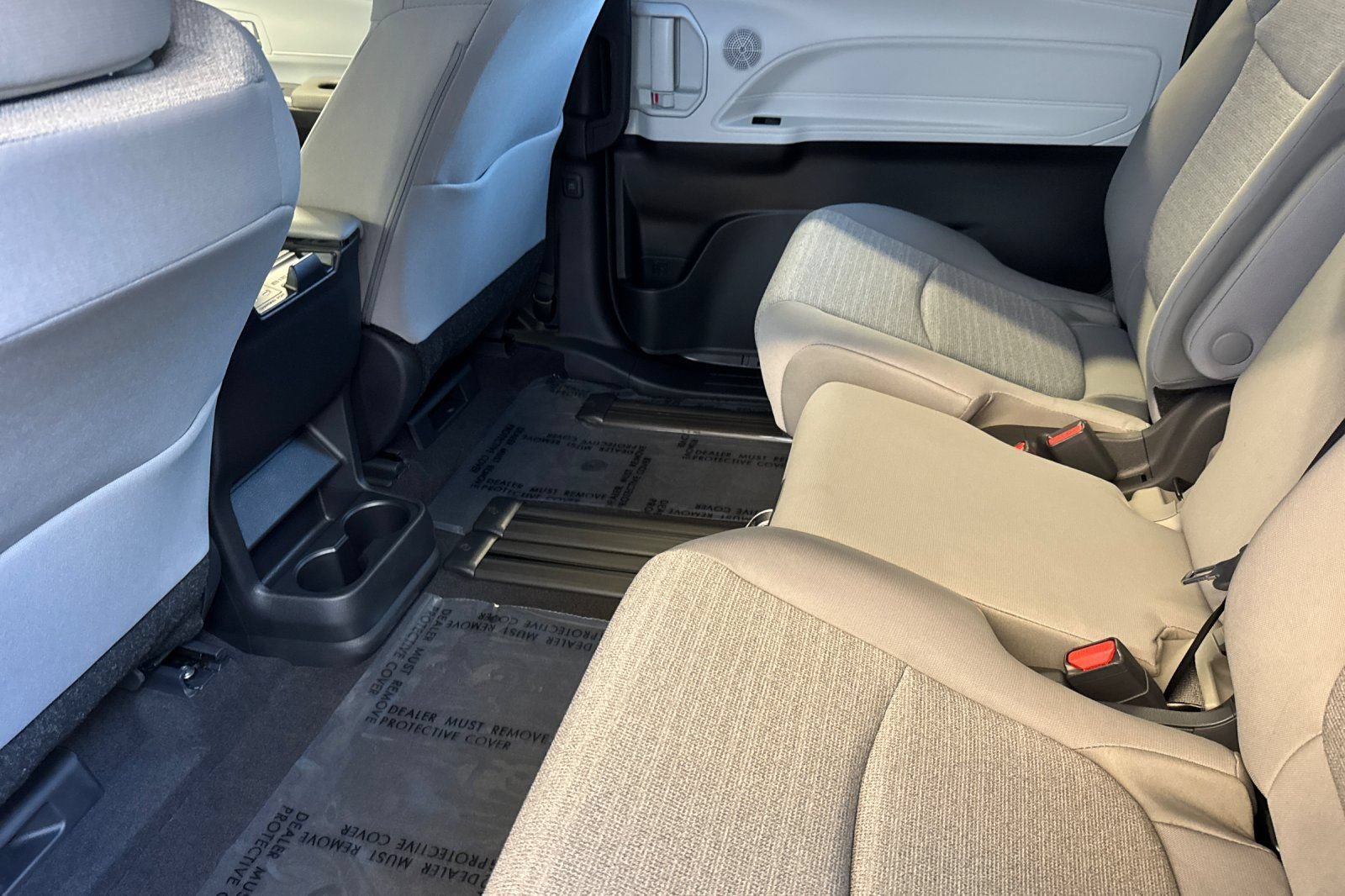 Certified 2026 Toyota Sienna LE FWD image 10