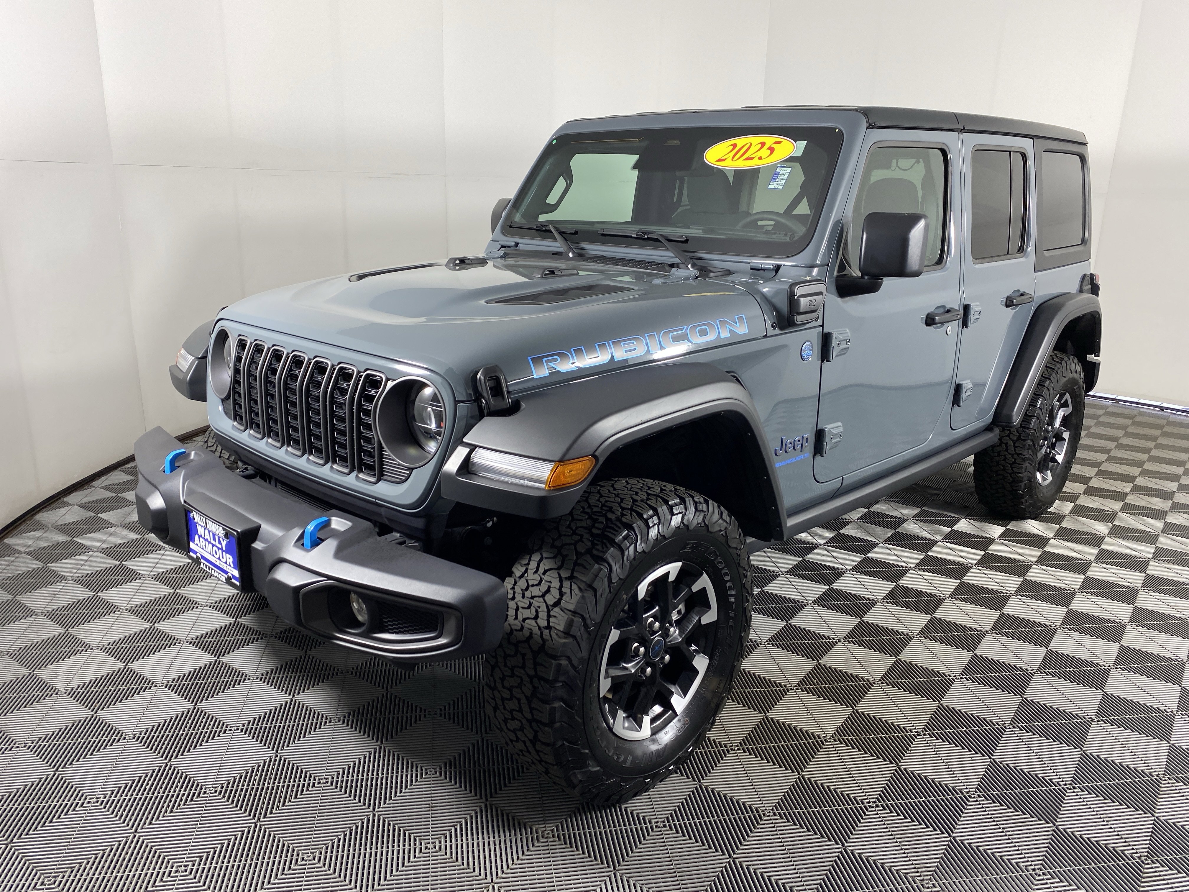 Used 2025 Jeep Wrangler Unlimited Rubicon 4xe AWD/4WD image 9