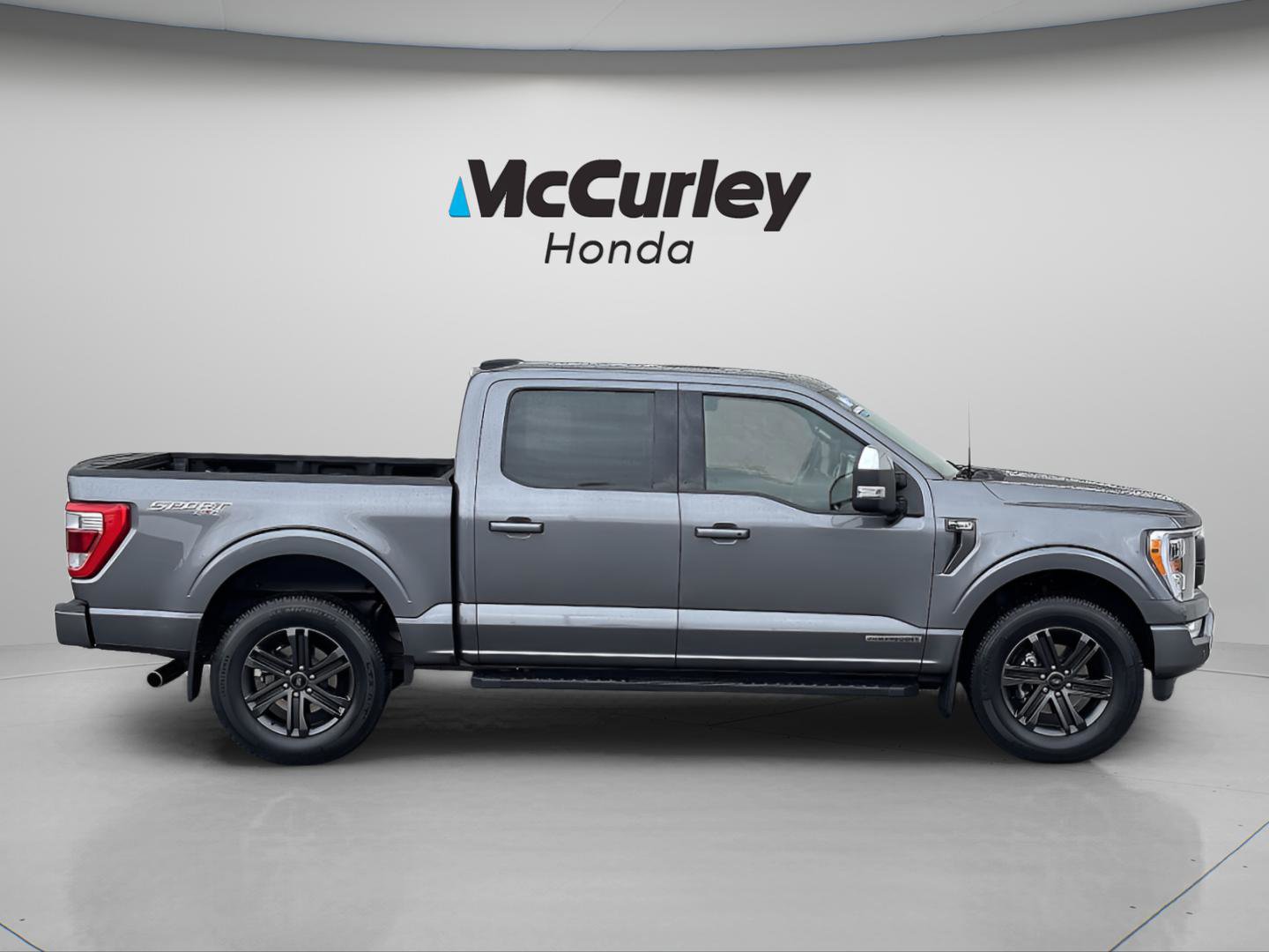 Used 2022 Ford F150 Lariat image 2