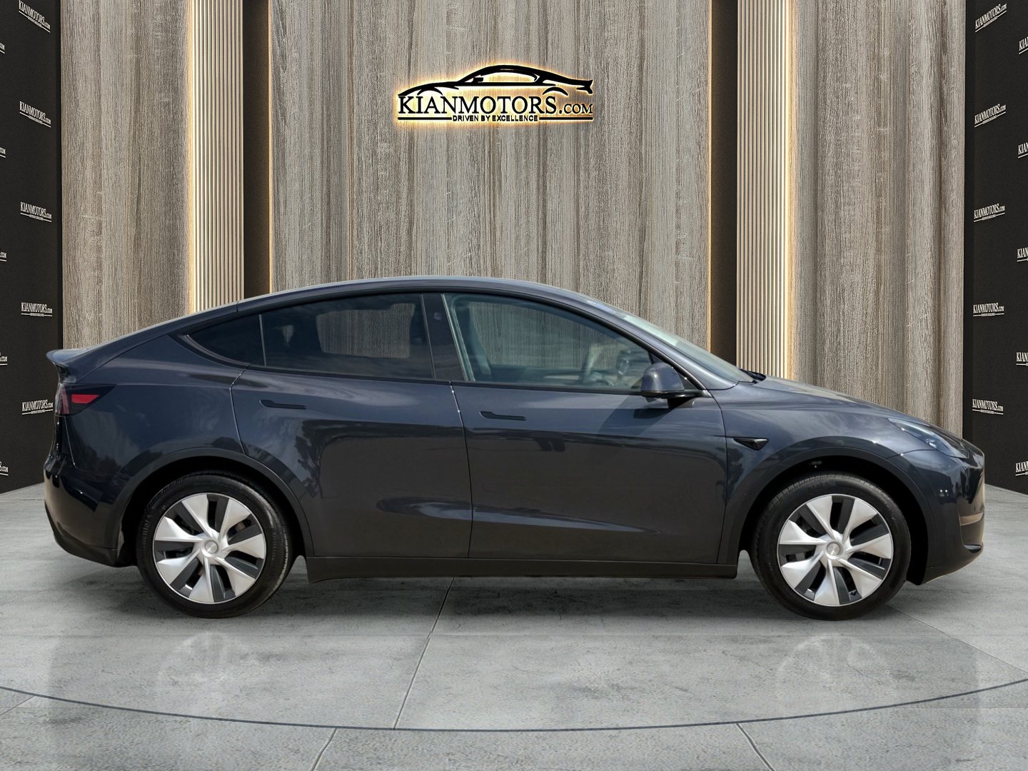 Used 2024 Tesla Model Y Long Range RWD image 8