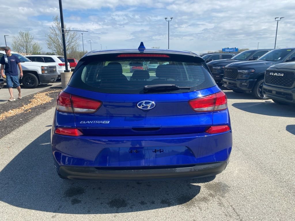 Used 2020 Hyundai Elantra GT image 3