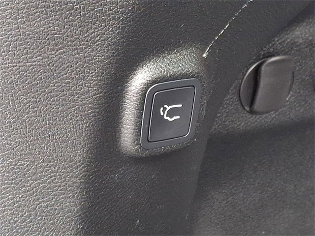 Used 2019 Jeep Cherokee Limited image 28