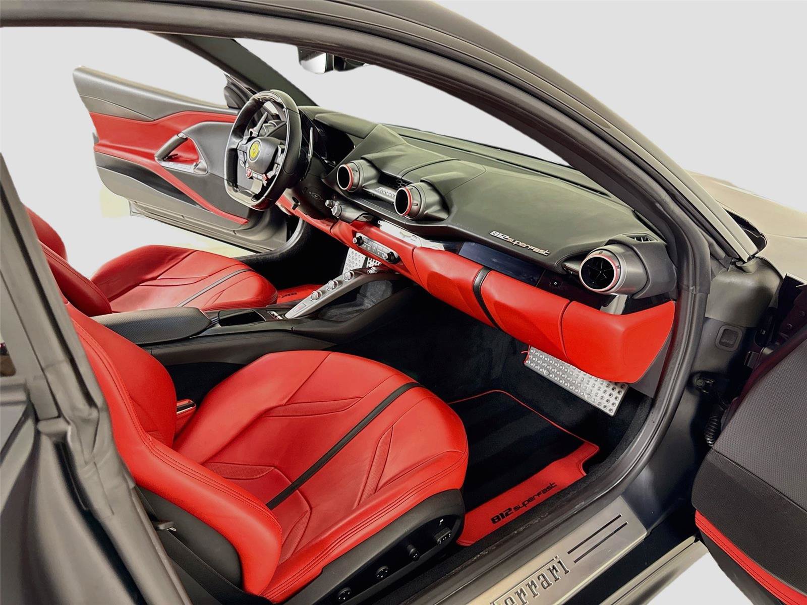 Used 2020 Ferrari 812 Superfast RWD image 29