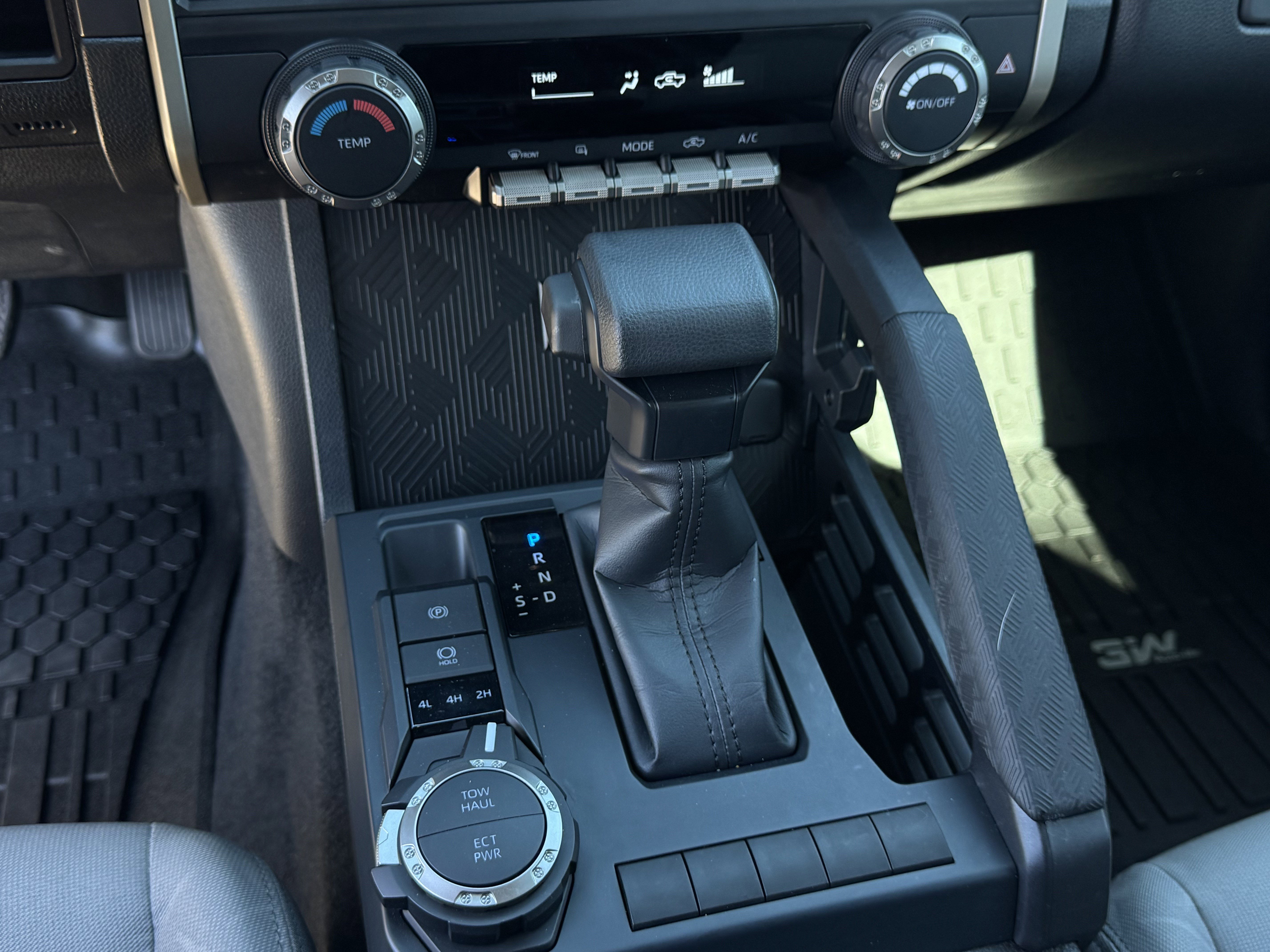 Used 2025 Toyota Tacoma Limited image 20