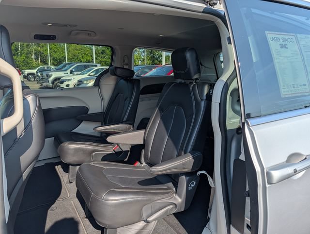Used 2024 Chrysler Pacifica Touring-L FWD image 15