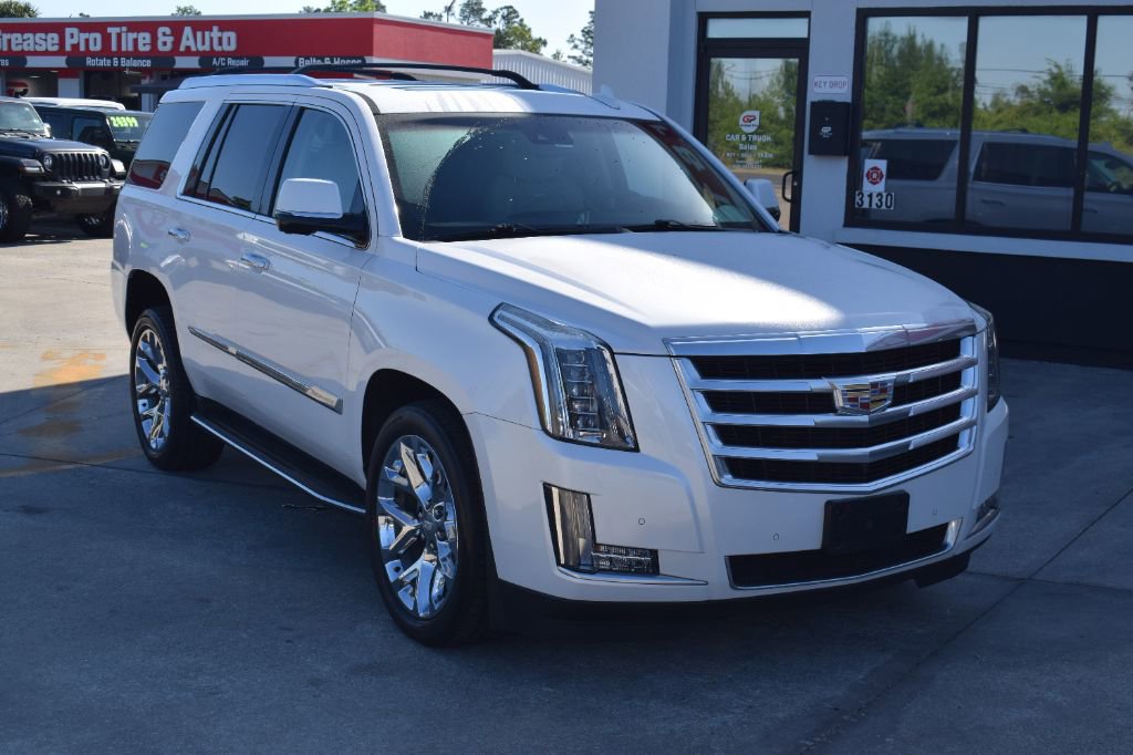 Used 2016 Cadillac Escalade Luxury AWD/4WD image 2