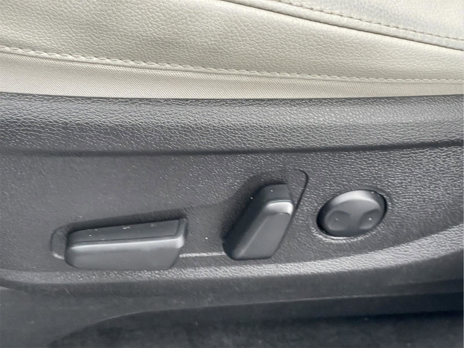 Used 2022 Kia Telluride EX w/ EX Premium Package image 25