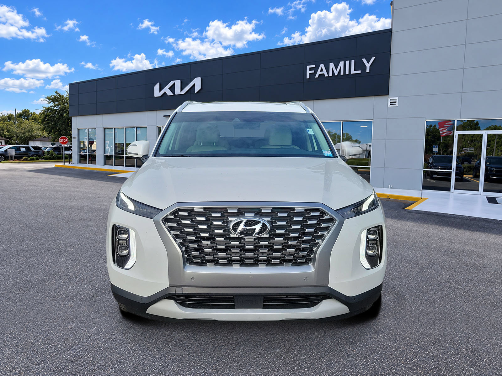 Used 2021 Hyundai Palisade SEL w/ Premium Package FWD image 2