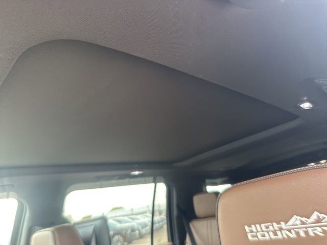 New 2026 Chevrolet Suburban High Country image 15