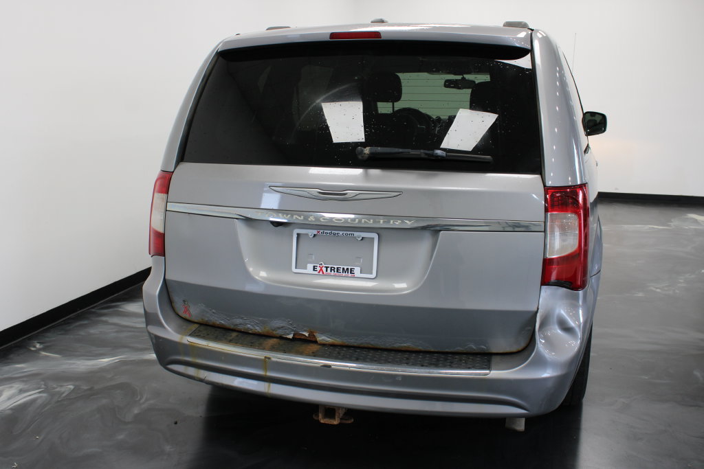 Used 2014 Chrysler Town & Country Touring FWD image 6