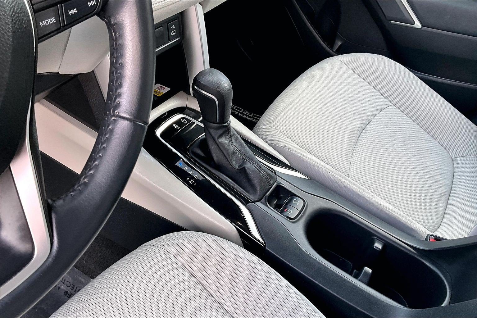 Used 2023 Toyota Corolla Cross LE AWD/4WD image 16