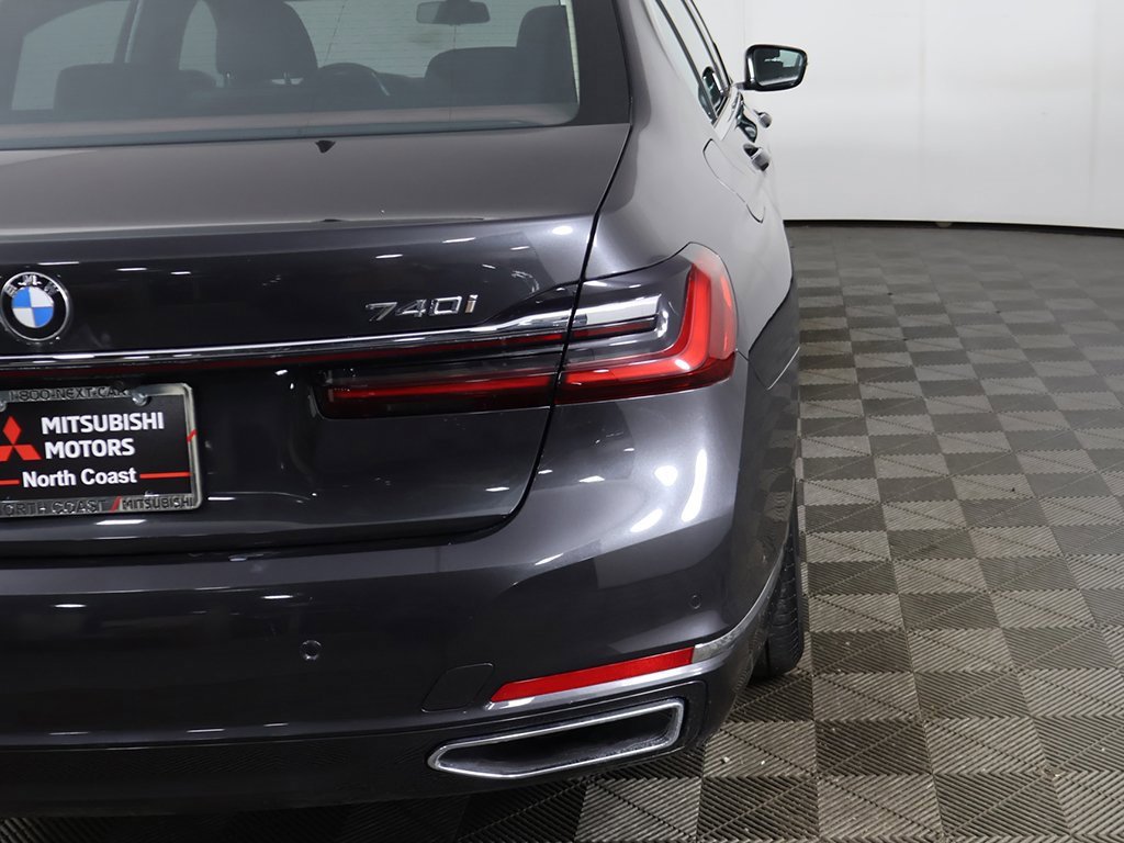 Used 2022 BMW 740i xDrive w/ Premium Package image 21