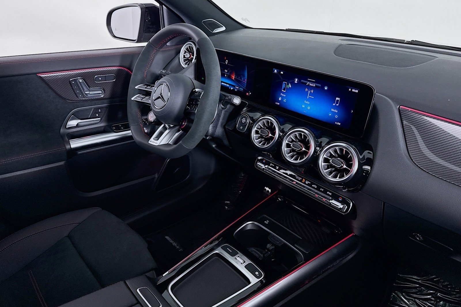 New 2026 Mercedes-Benz GLA 35 AMG 4MATIC image 15