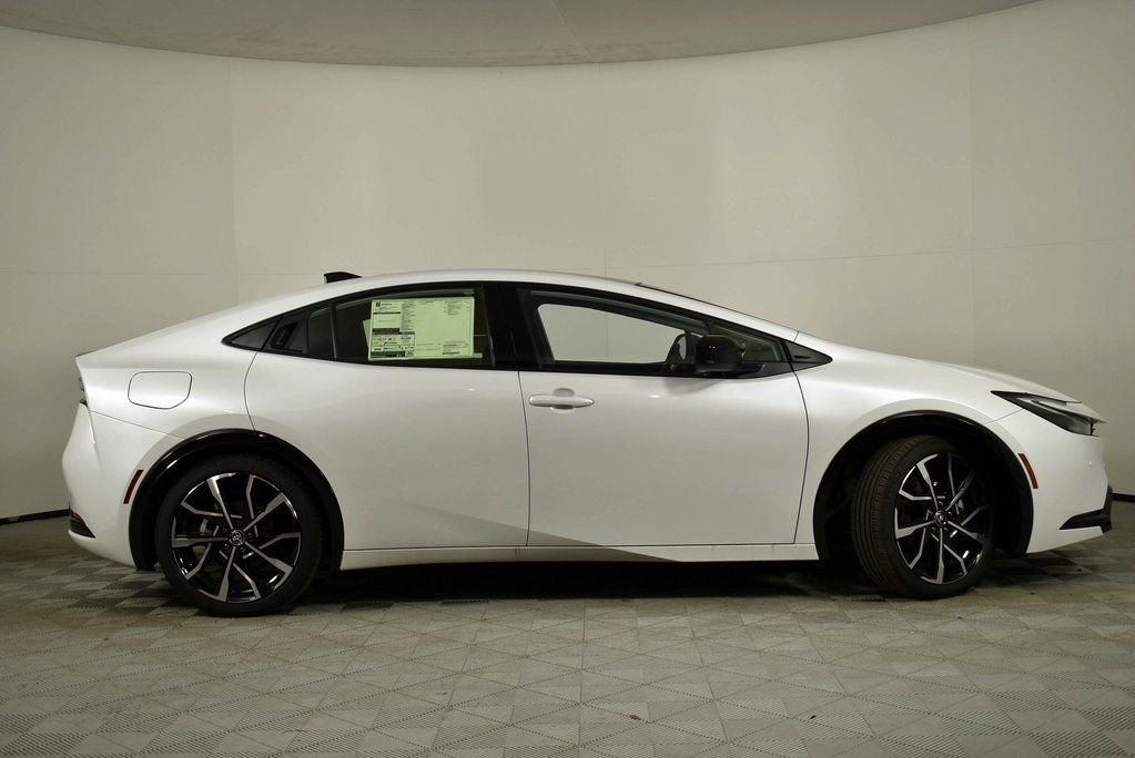 New 2026 Toyota Prius Plug-In Hybrid image 4